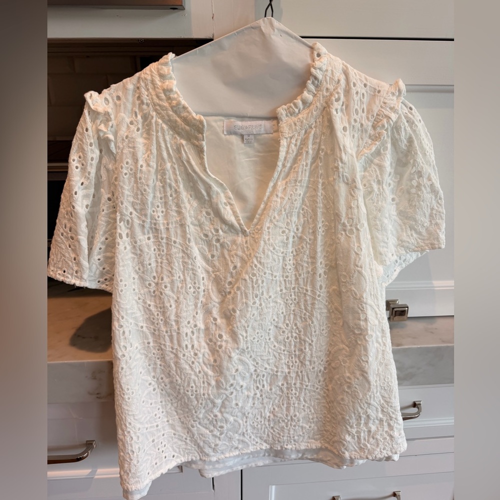 Sugarlips Women's White Eyelet Puff Sleeve Top, size Medium, like new